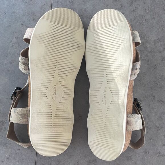 CLARKS Brynn Ave Sandal multi colored straps padded cork footbed 1” heel size 10 - Picture 9 of 14